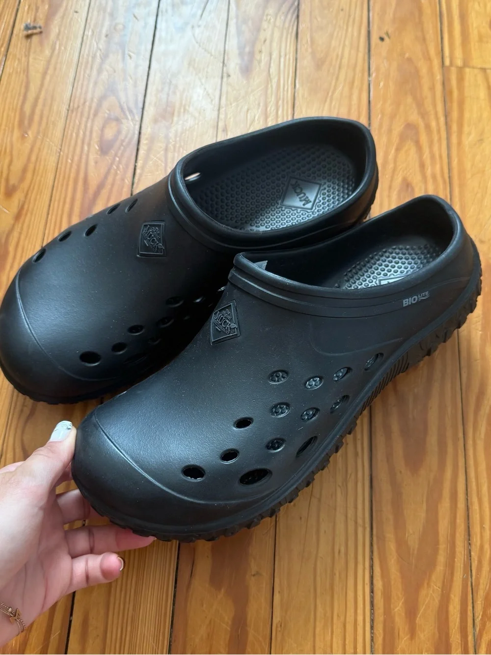 Black Men's Athletic Slip-On Clogs